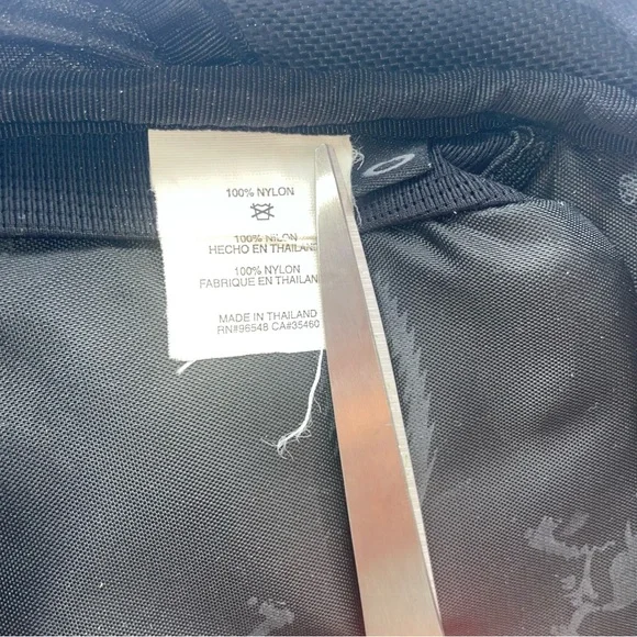 Vintage Oakley Icon 3.0 Tactical Backpack Y2K Black Nylon Skull Rare Streetwear - Picture 6 of 10